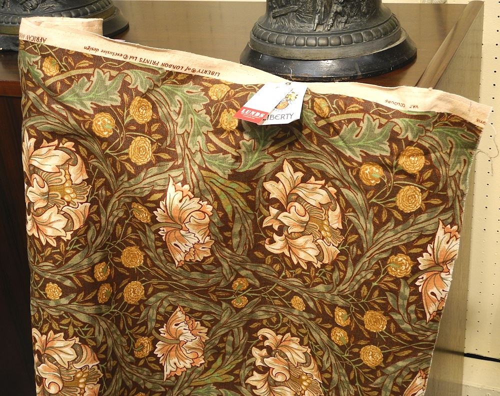 LUNDS Auctioneers & Appraisers Interesting and unusual items define